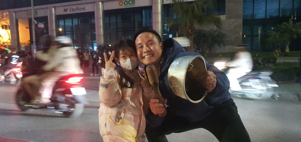 "Đêm hội" cờ đỏ Sao vàng: Khi bóng đá gắn kết triệu trái tim Việt