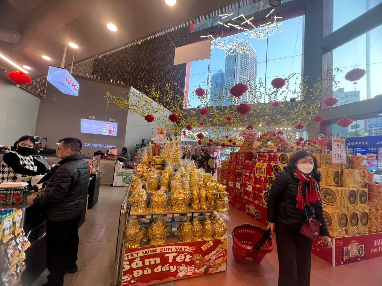 Hàng Việt chiếm lĩnh thị trường mua sắm cận Tết Nguyên đán Ất Tỵ 2025