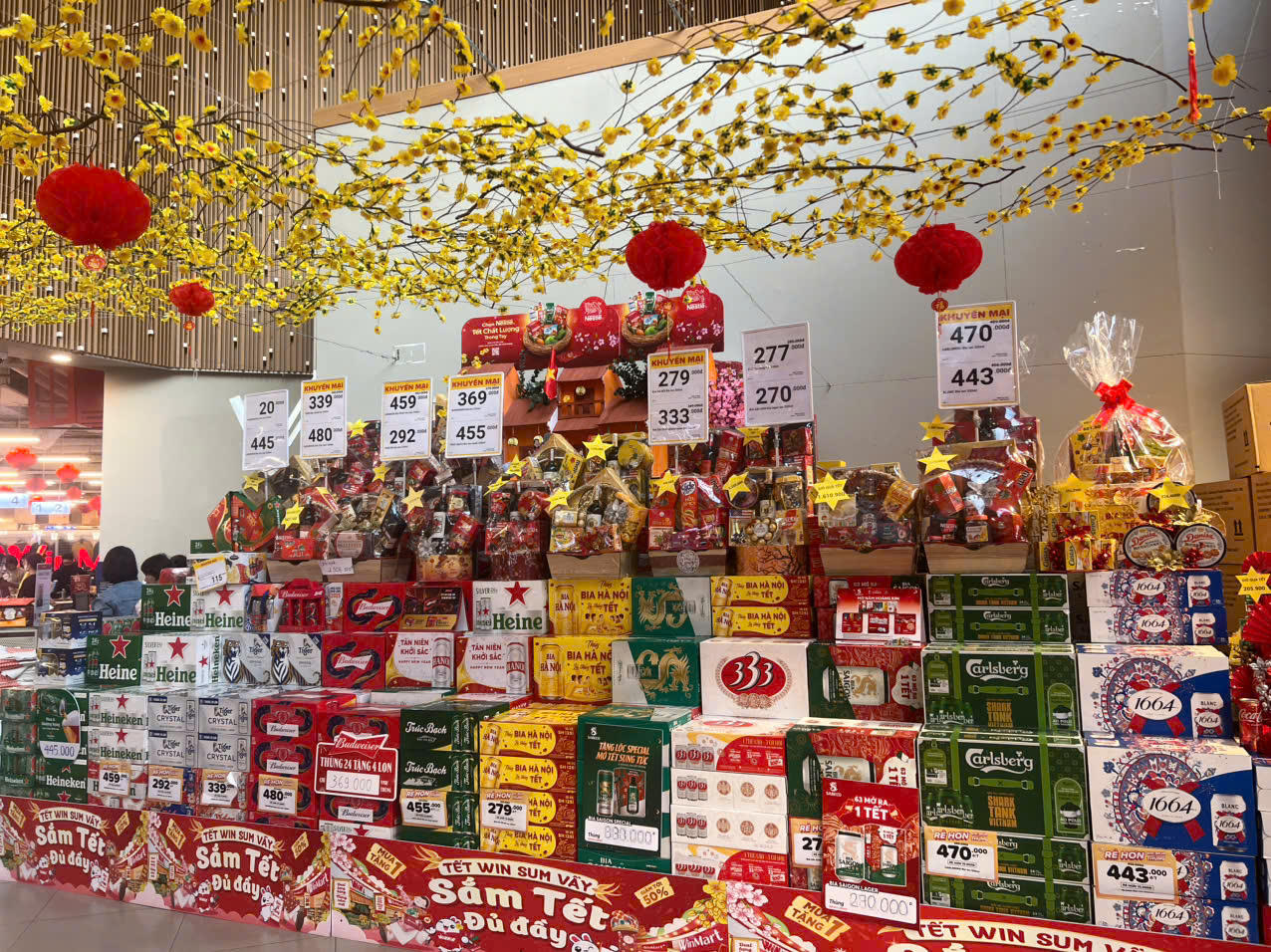 Hàng Việt chiếm lĩnh thị trường mua sắm cận Tết Nguyên đán Ất Tỵ 2025
