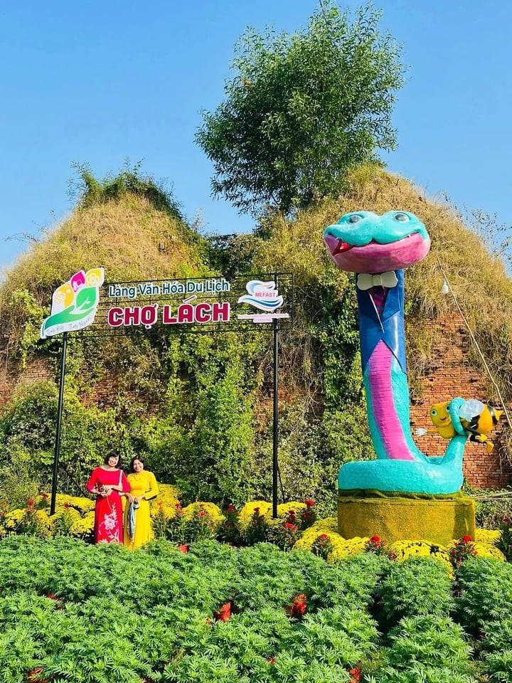 Điểm danh loạt linh vật rắn Tết Ất Tỵ độc đáo ở các tỉnh thành