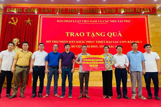 Báo Pháp luật Việt Nam: Những dấu ấn 'Chung tay vì tình dân tộc - Nghĩa đồng bào' năm 2024