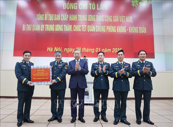 Tổng Bí thư Tô Lâm thăm, kiểm tra và chúc Tết các đơn vị Công an và Quân đội