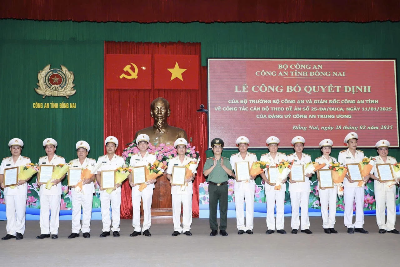 Công an các tỉnh, thành công bố Quyết định về công tác cán bộ 