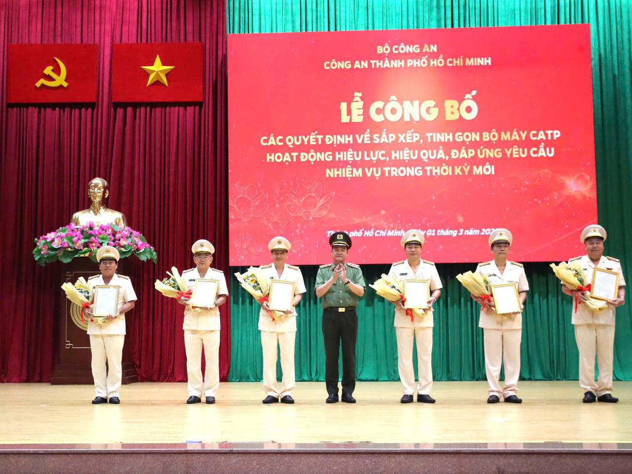 Công an các tỉnh, thành công bố Quyết định về công tác cán bộ 