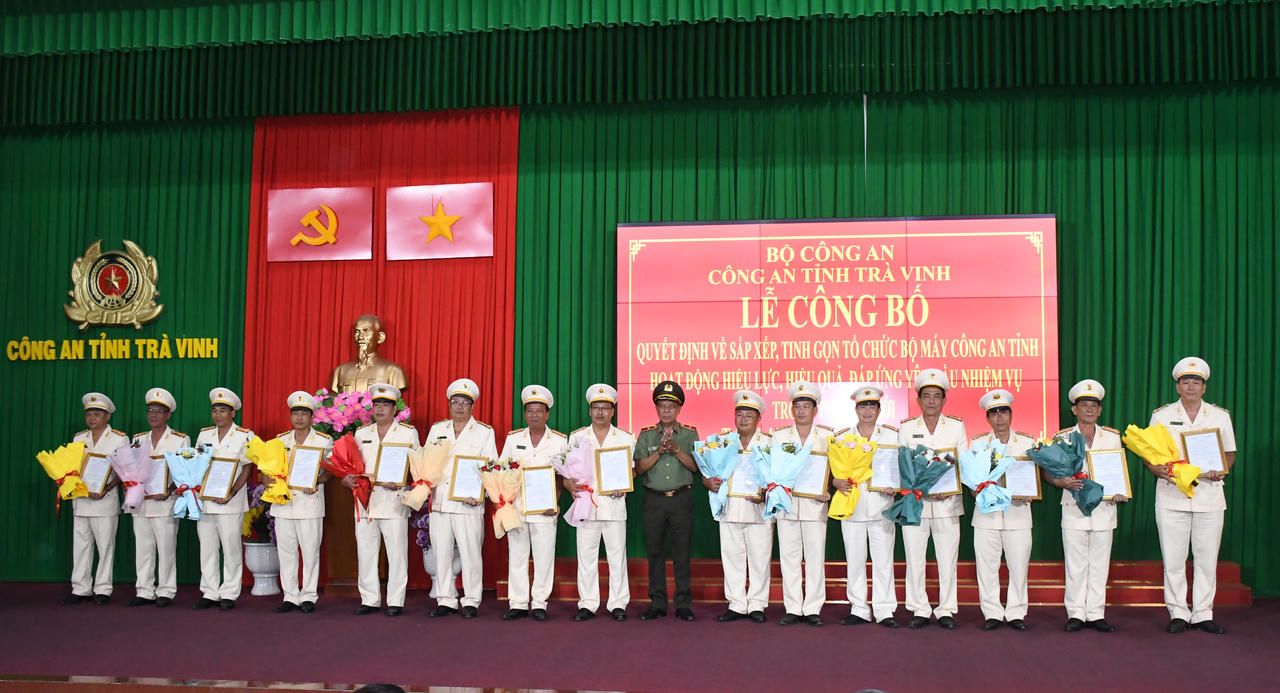 Công an các tỉnh, thành công bố Quyết định về công tác cán bộ 