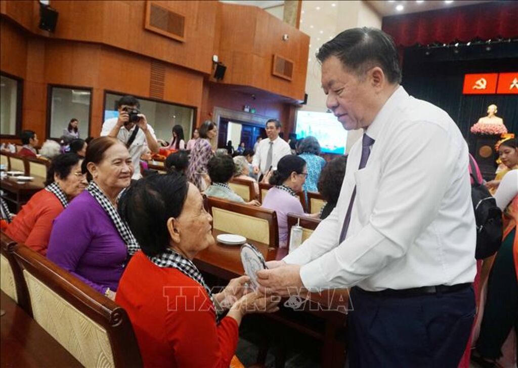 Tự hào phụ nữ Việt Nam!