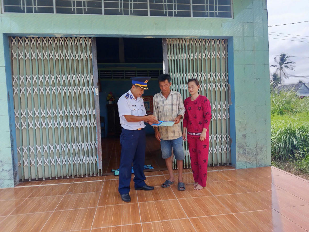 Hải đoàn 42 tuyên truyền, phổ biến quy định về chống khai thác IUU