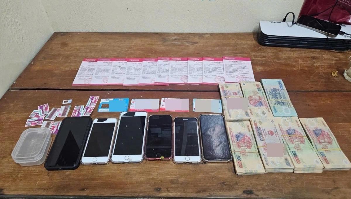 Hack tài khoản facebook để lừa đảo, nam thanh niên lập 10 sổ tiết kiệm tiền tỉ 