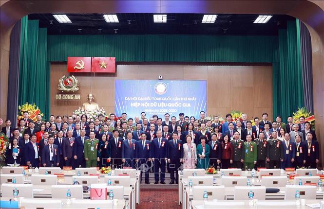 Tổng Bí thư: Hỗ trợ tối đa phát triển lĩnh vực dữ liệu, để Việt Nam sớm trở thành quốc gia số