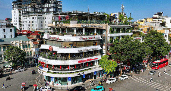 Chia tay tòa nhà 'Hàm cá mập' và những xúc cảm cho tương lai