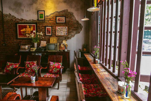 Đến Hà Nội, uống cà phê, ngắm quán, ngắm đường...