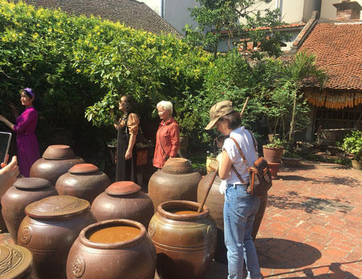 Việt Nam ngàn dặm thân thương