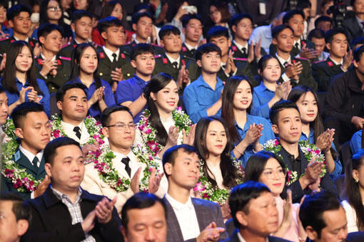 Tuổi trẻ Việt Nam tự hào, vững tin theo Đảng