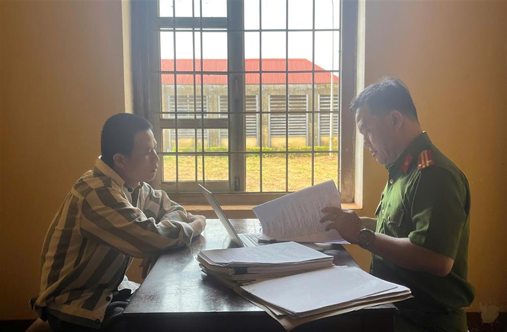 Triệt phá đường dây mại dâm ẩn trong hội nhóm mạng xã hội