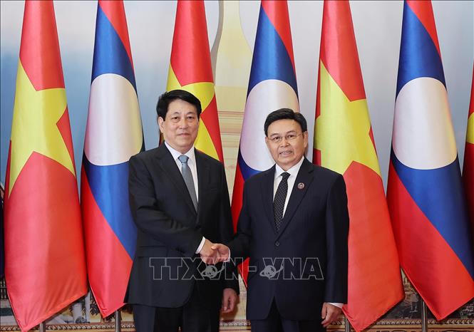 Chủ tịch nước Lương Cường hội kiến Chủ tịch Quốc hội Lào