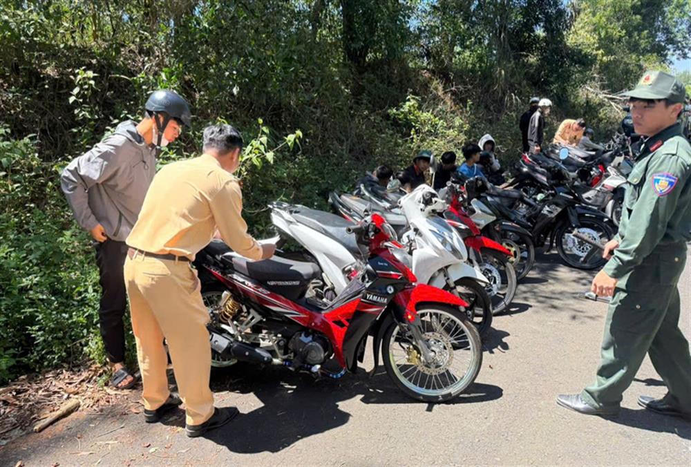 Ngăn chặn kịp thời 20 thanh thiếu niên tụ tập đua xe trái phép ở Đắk Nông