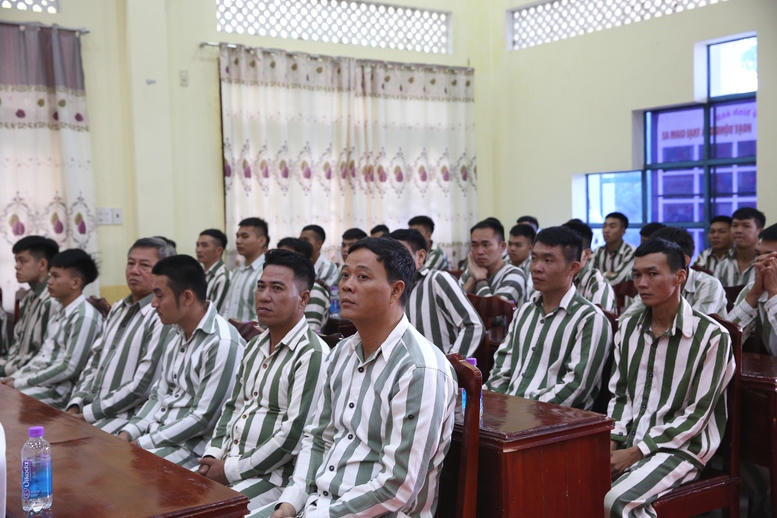 Phó Thủ tướng Thường trực Nguyễn Hòa Bình dự Lễ công bố quyết định đặc xá tại Trại giam A2