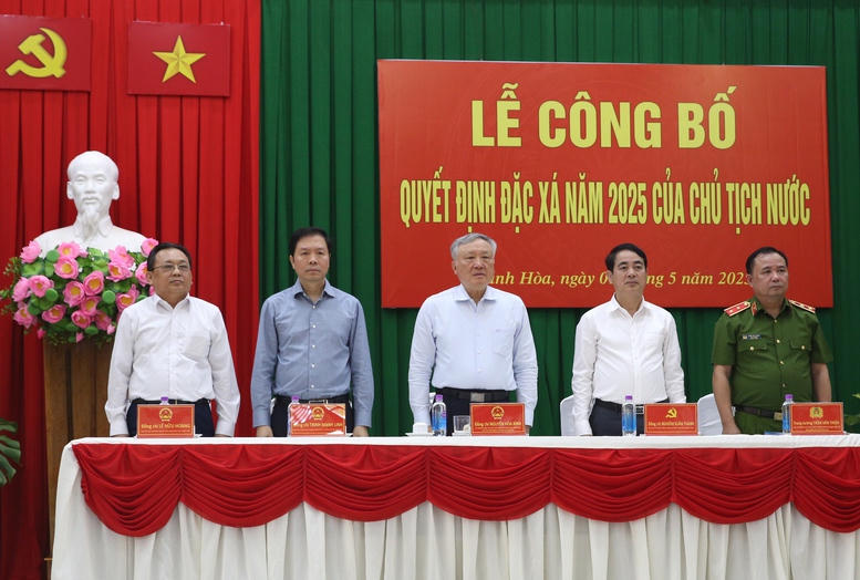 Phó Thủ tướng Thường trực Nguyễn Hòa Bình dự Lễ công bố quyết định đặc xá tại Trại giam A2