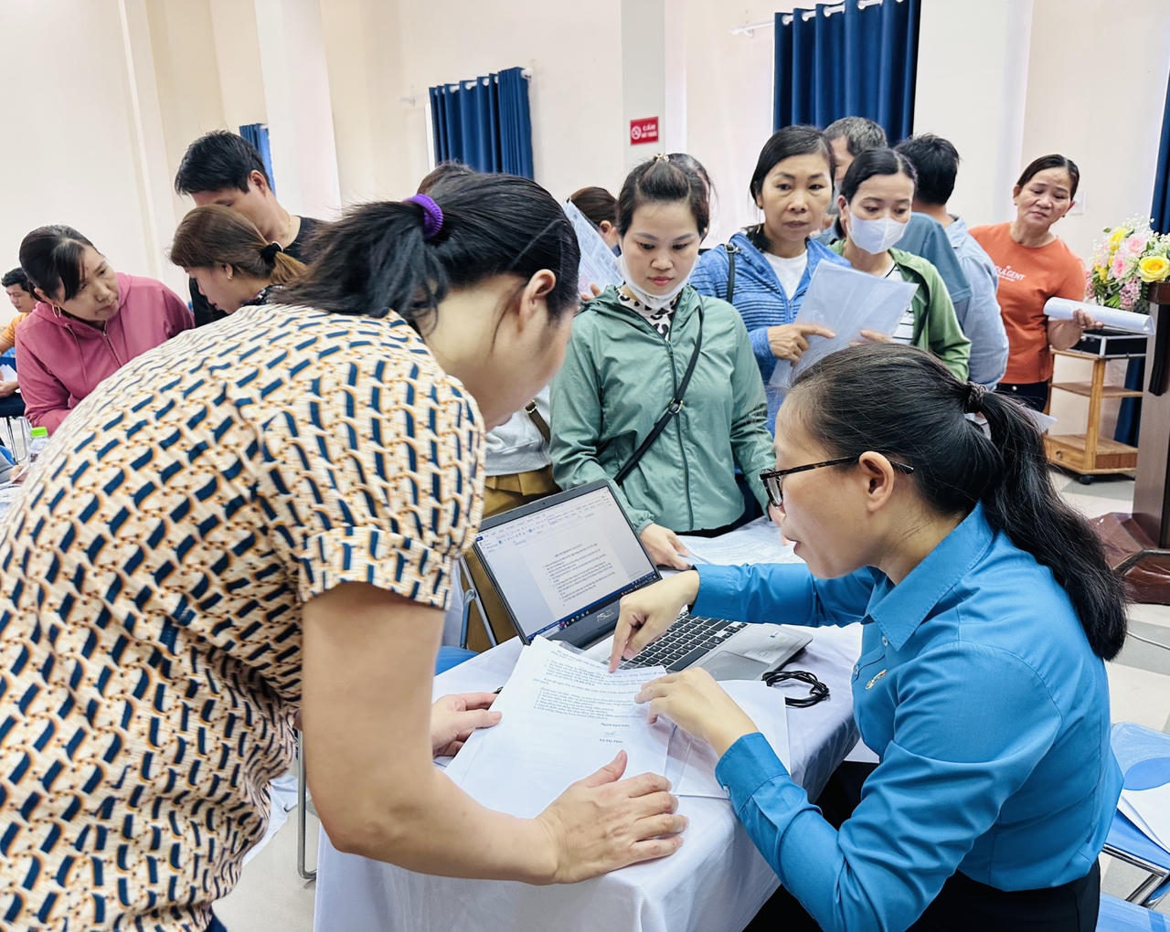 Người giữ công lý “bên lề” tòa án và những cuộc đấu lý vì quyền lợi người lao động