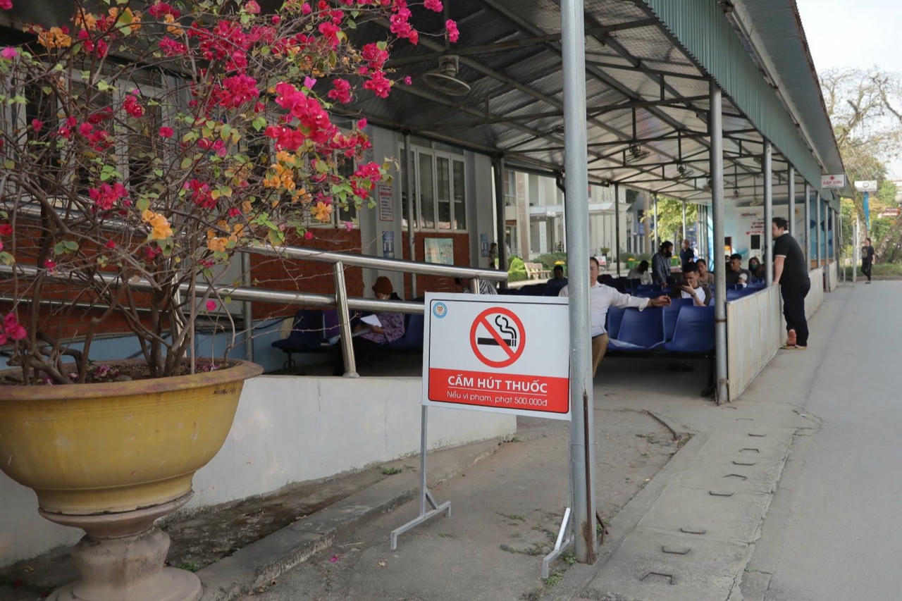 Hà Nội 'siết' kiểm soát thuốc lá điện tử, mở rộng vùng 'không khói' toàn thành phố