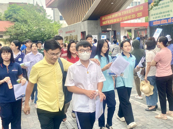 Khi người lớn 'tạo vòng bảo vệ' cho học sinh