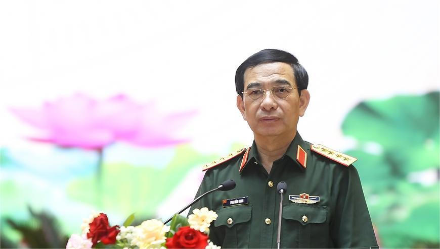 Toàn quân sôi nổi góp ý vào dự thảo Nghị quyết sửa đổi, bổ sung một số điều của Hiến pháp 2013