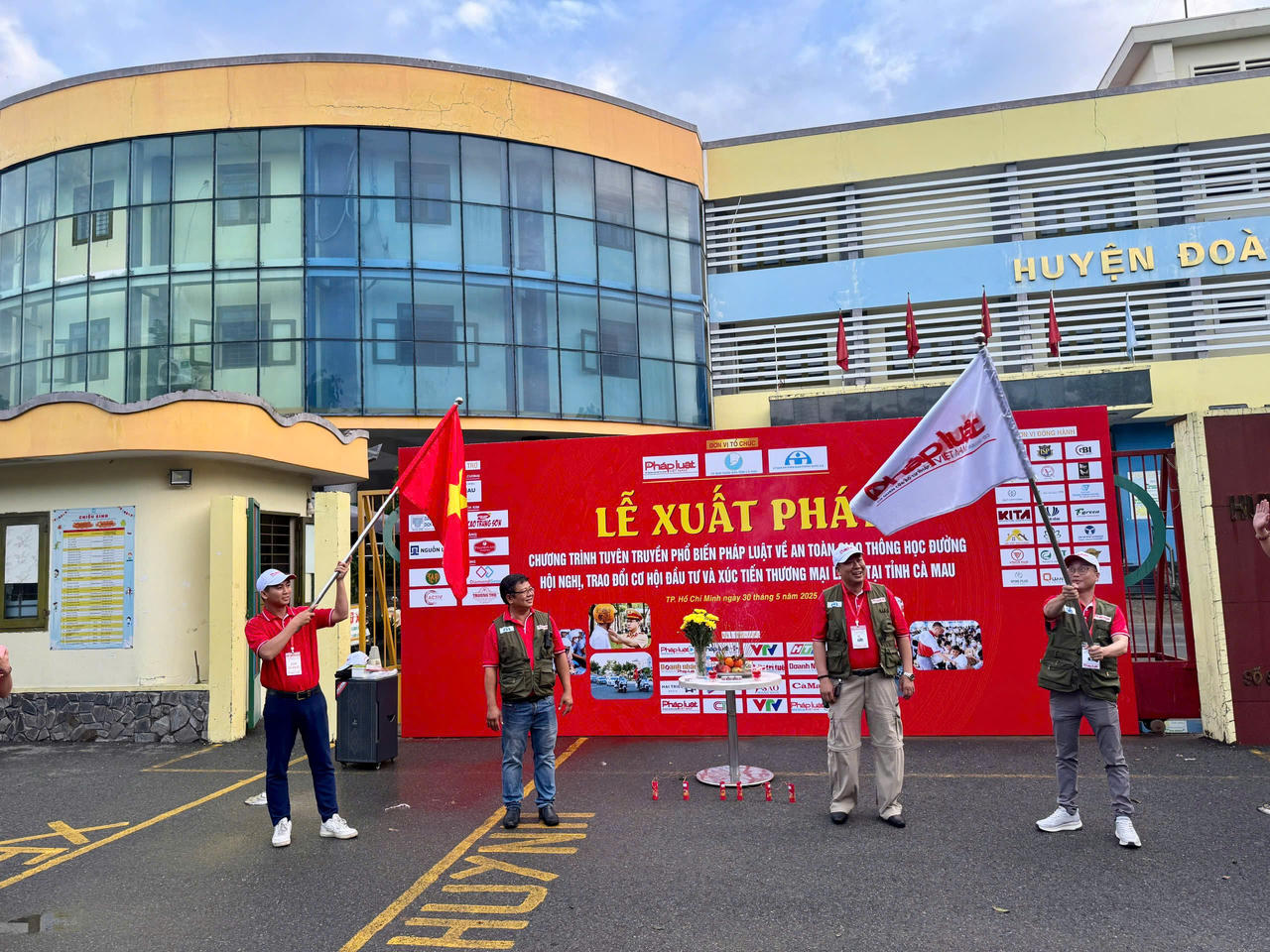 Caravan mùa 3: Khởi động hành trình tuyên truyền pháp luật và an toàn giao thông học đường tại Cà Mau 