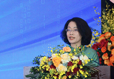 Những nhà khoa học nữ cùng người nông dân vươn mình