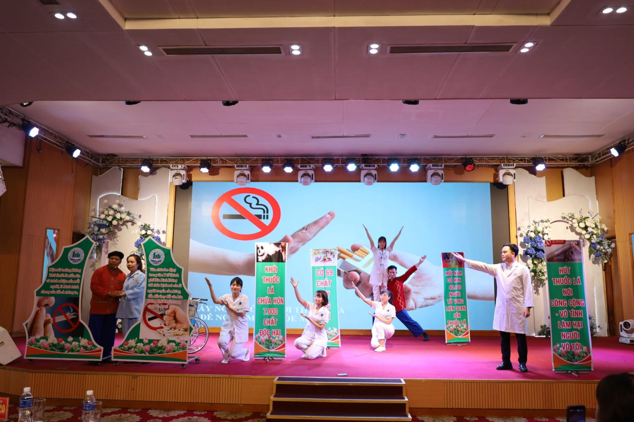 Lao động ngành y tế Hòa Bình lan tỏa thông điệp 'không khói thuốc' qua hội thi pháp luật