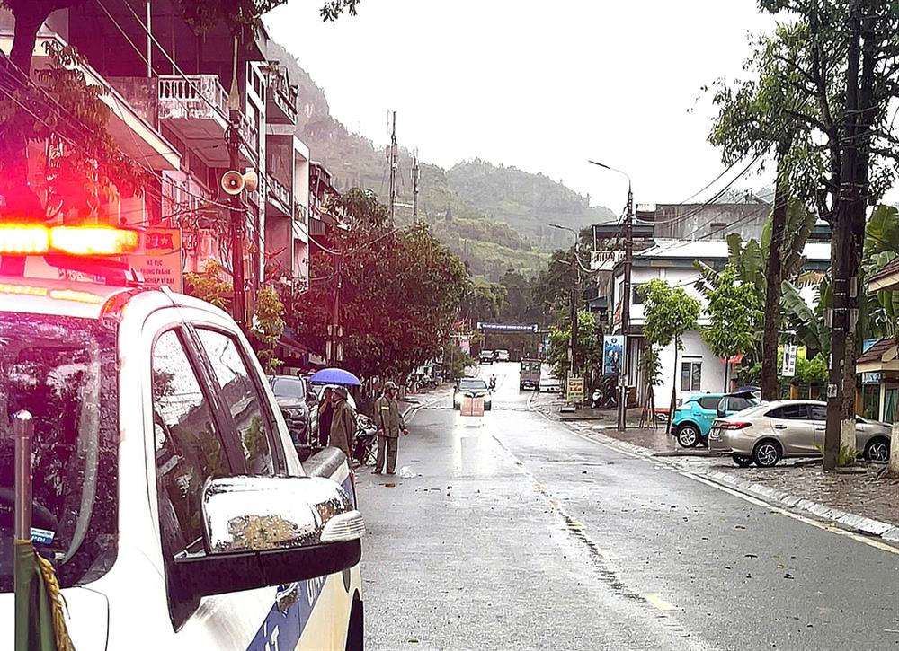 Tiếp tục tìm kiếm người đàn ông bị lũ cuốn mất tích ở Mường Khương