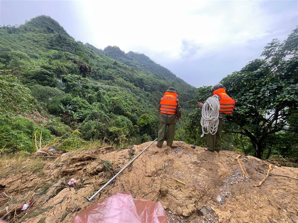 Tiếp tục tìm kiếm người đàn ông bị lũ cuốn mất tích ở Mường Khương