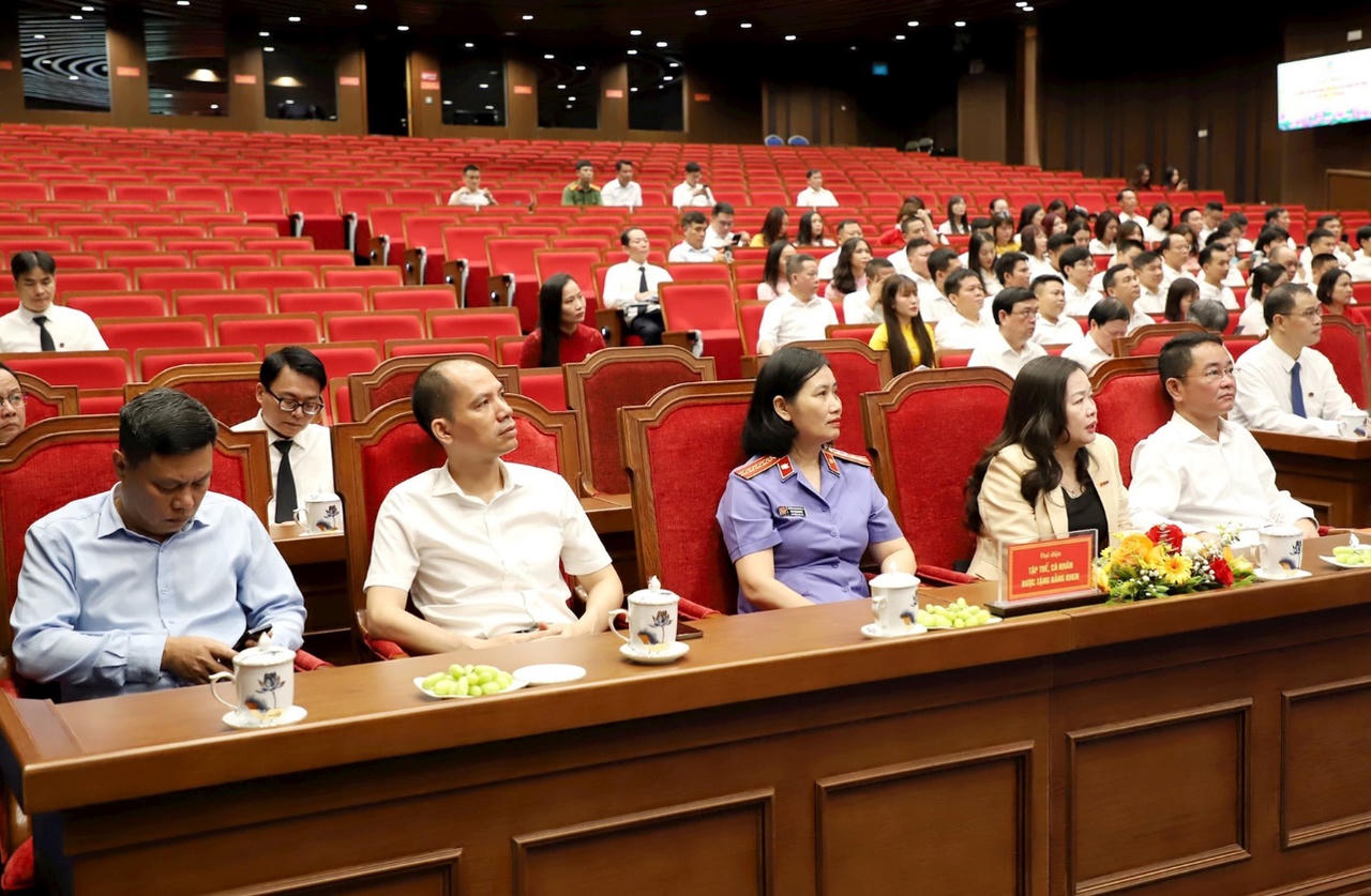 Báo Pháp luật Việt Nam nhận Bằng khen của Chánh án Tòa án nhân dân tối cao