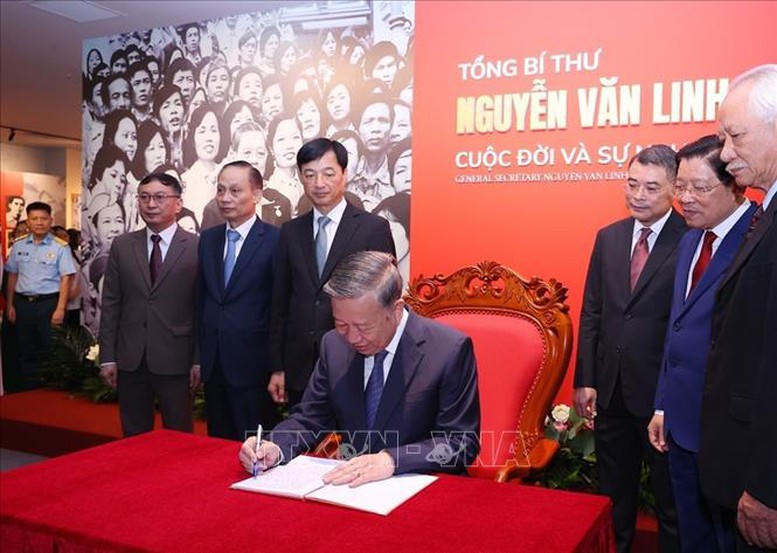 Tổng Bí thư Tô Lâm dự khai mạc Triển lãm 'Tổng Bí thư Nguyễn Văn Linh - Cuộc đời và sự nghiệp'