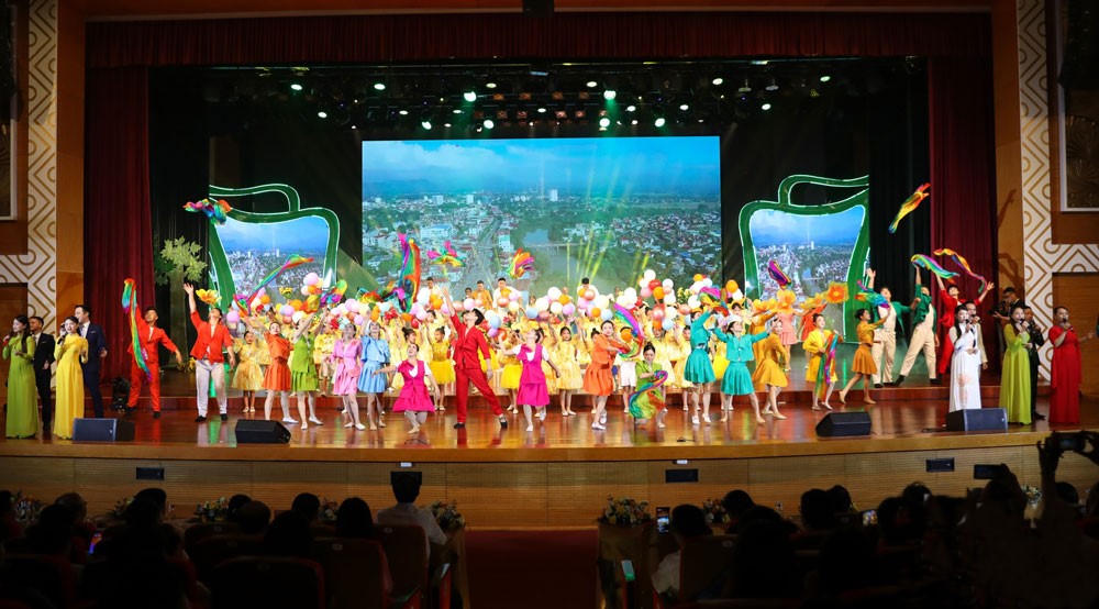 Hân hoan chào mừng thành lập đơn vị hành chính mới