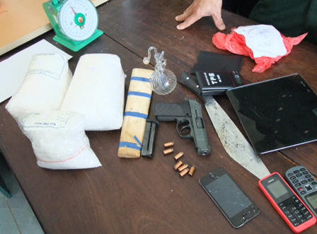 Hà Tĩnh: Bắt giữ 2 đối tượng tàng trữ gần 4kg ma túy đá