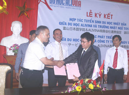 Công ty Alivina kí kết hợp tác tuyển sinh du học với Trường Nhật ngữ Toyama