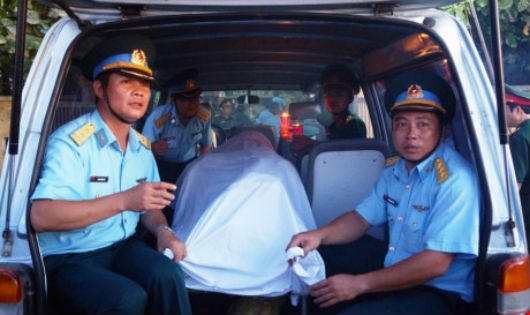 Trắng đêm, đồng đội đón chờ sự trở về của Anh!