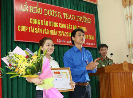 Hà Tĩnh: Thưởng “nóng” nhóm công dân hỗ trợ bắt tên cướp giật Iphone 6  ​