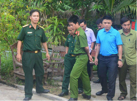 Hoảng hồn vì phát hiện bom tự chế dưới gầm giường người chết