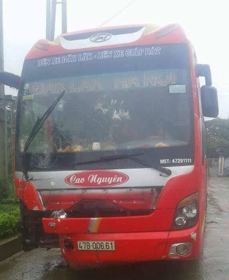 Hà Tĩnh: Tai nạn thảm khốc, 3 người tử vong tại chỗ