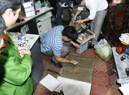 Hà Tĩnh: Đột kích nhà riêng, bắt giữ 9 đối tượng đang “phê” ma túy