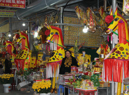 Hà Tĩnh: Giáp tết, nghề sản xuất và buôn bán hàng mã lên ngôi