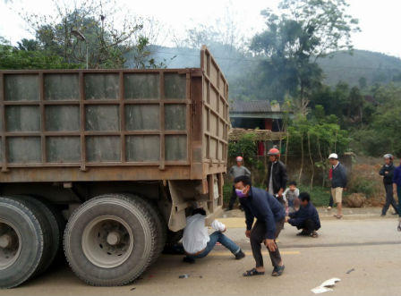 Tai nạn thảm khốc, chồng nguy kịch, thai phụ và con gái tử vong