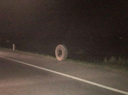 Xe container 'rụng' bánh giữa quốc lộ gây tai nạn liên hoàn