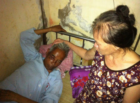 Truy tìm 2 cô gái “vứt” cụ ông ở nghĩa địa sau khi gây tai nạn