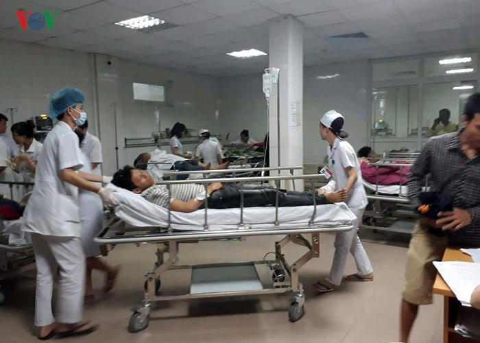 Rùng mình cảnh tượng xe khách lật 'nát bươm' ở Hà Tĩnh