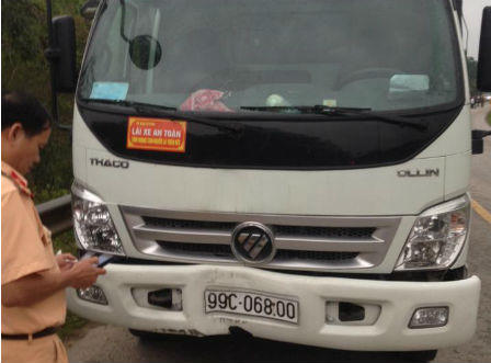 Hà Tĩnh: Ô tô va chạm xe máy 2 mẹ con tử vong tại chỗ