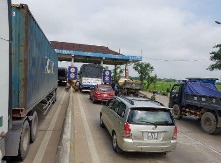 Hà Tĩnh: Người dân phản đối thu phí tại trạm Cầu Rác