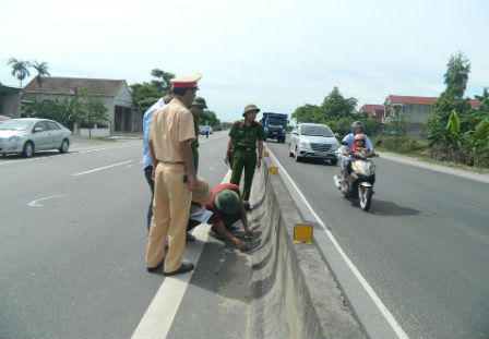 Hà Tĩnh: Khởi tố hình sự vụ tài xế hất văng CSGT