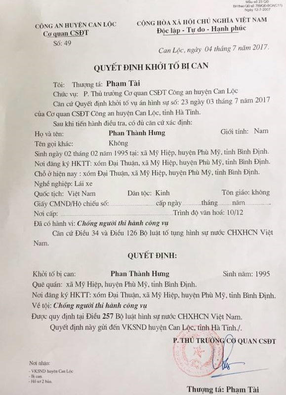 Khởi tố tài xế lao xe hất văng CSGT